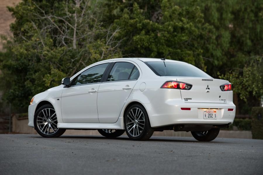  Mitsubishi Lancer SEL 2016 года  (NA) (фото 10 из 21)